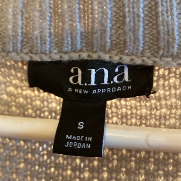 Sweater - Picture 2 of 3